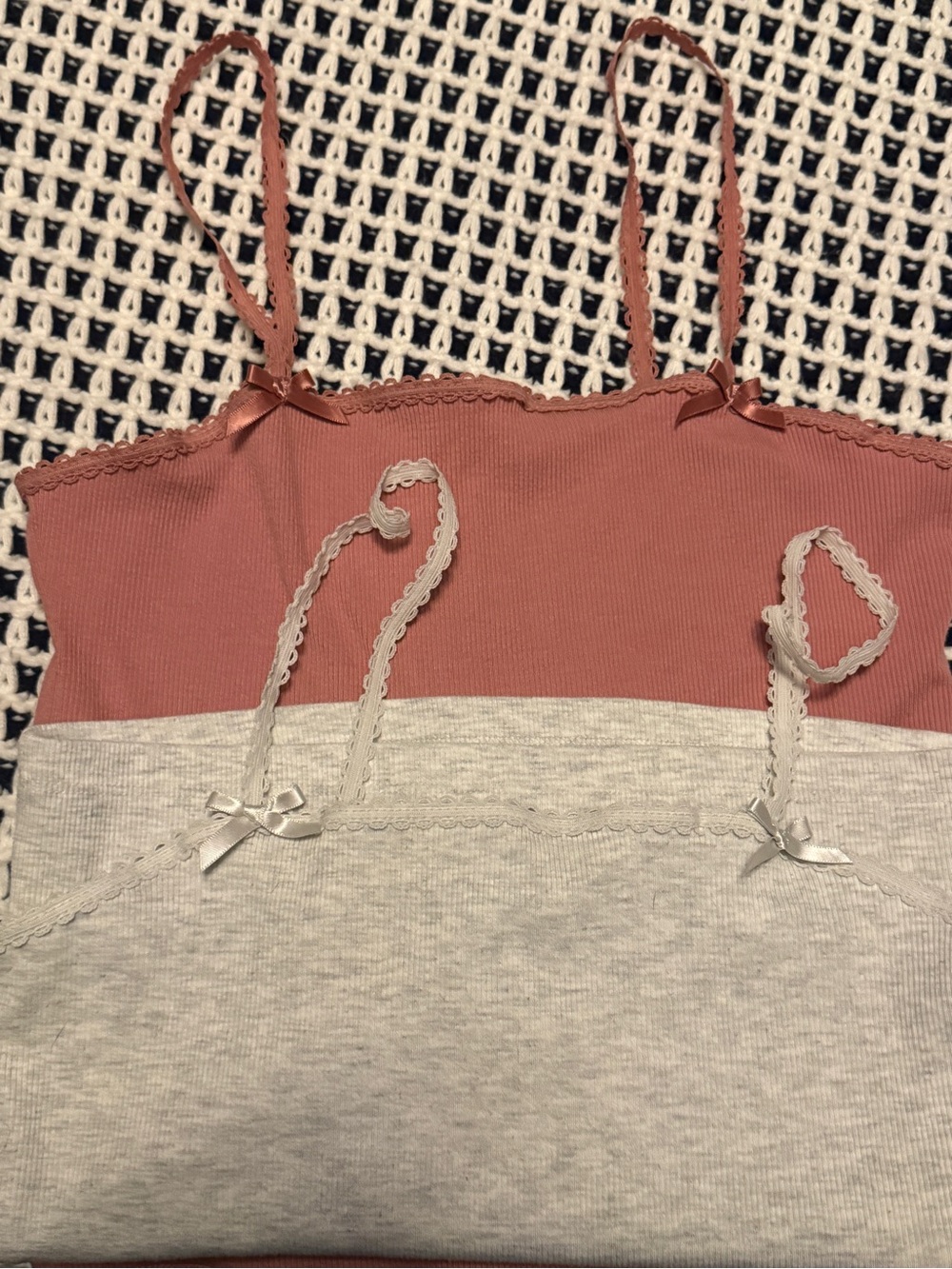 EUC - American Eagle Outfitters Lace Trim with Bows Cami size small